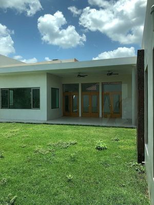 Casa en Renta En Privada Cutzam 85 en Yucatán Country Club