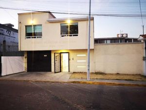 Casa en Renta en Santa Cruz Metepec