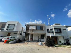 Casa en Venta en Los Robles Zapopan