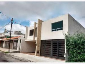 Casa en Venta en Lomas del Marmol Puebla