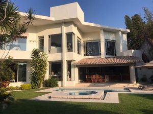 Casa en Venta en Club de golf Tabachines Cuernavaca