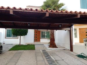 Casa en Renta en Cumbres del Lago Querétaro