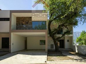 Casa en Venta en La Joya Privada Residencial Monterrey