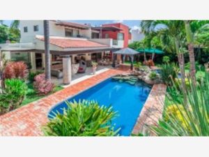 Casa en Venta en Jardines de Ahuatepec Cuernavaca