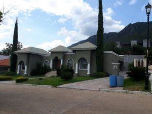 Casa en Venta en Portal del Huajuco Monterrey