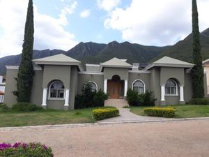 Casa en Venta en Portal del Huajuco Monterrey