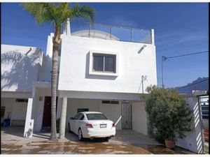 Casa en renta en Rincon de las Huertas, Santa Catarina, Nuevo León.