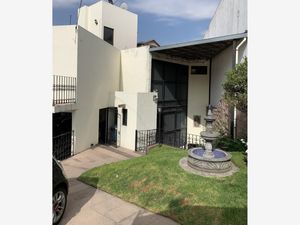 Casa en Venta en Lomas de Tecamachalco Sección Bosques I y II Huixquilucan