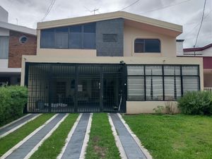 Casa en Venta en Jardines Del Sol Zapopan