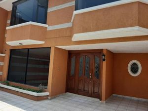 Casa en venta en Circuito Cronistas 86, Ciudad Satelite, Naucalpan de  Juárez, México, 53100.