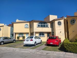 Casa en Venta en La Providencia Metepec