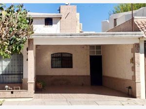 Casa en venta en Calle Bolonia, Torreón Residencial, Torreón, Municipio de  Torreón, Coah., 27268.