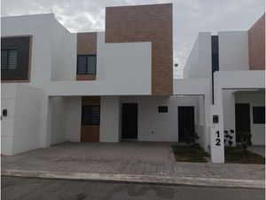 Casa en venta en Blvd. de los Grandes Pintores, Villa California, Torreón,  Coah., México, 27085. COMUNIDAD EVANGELICA SHALOM, Villa California, Torreón