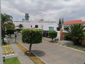 Casa en Venta en Corredor Comercial Desarrollo Atlixcayotl Puebla