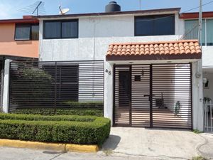 Casa en venta en Ciudad Satelite, Naucalpan de Juárez, México, 53100.