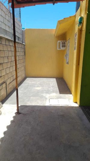 CASA EN VENTA, 3 RECAMARAS, UNA EN PLANTA BAJA. CARMEN, CAMPECHE