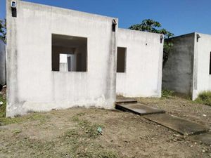 CASA EN VENTA. 2 RECAMARAS. PUERTO RICO, CARMEN, CAMPECHE.