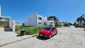 TERRENO RESIDENCIAL EN VENTA. RESIDENCIAL LOS LAGOS. CARMEN, CAMPECHE.