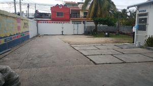 BODEGA EN VENTA, CON PATIO MANIOBRAS. 700 m2. CARMEN, CAMPECHE.