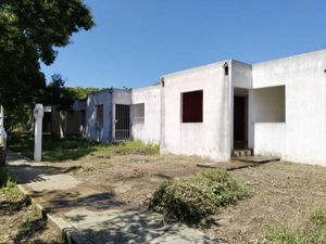 CASA EN VENTA. 2 RECAMARAS. PUERTO RICO, CARMEN, CAMPECHE.