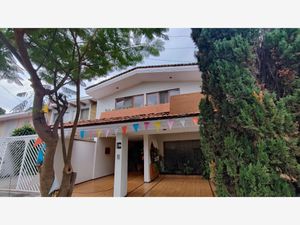 Casa en Venta en Colomos Providencia Guadalajara