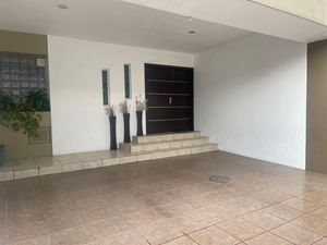 Casa en Venta en Jardines Del Sol Zapopan