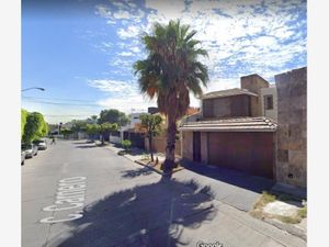 Casa en Venta en Arboledas 1a Secc Zapopan