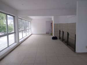 Local en RENTA de 62 m2 en Plaza Jurica, Querétaro