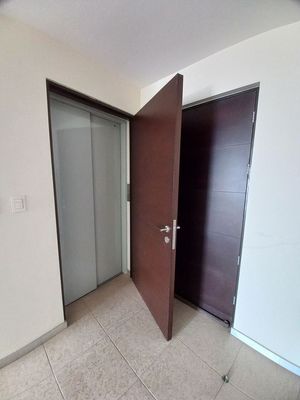 Entrada directa del elevador con doble puerta