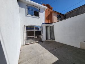 Casa en RENTA de 3 habitaciones y 2 baños completos en El Tintero, Querétaro