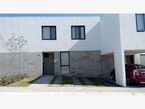 Casa en Venta en   Residencial el Refugio (Fracc.) Querétaro
