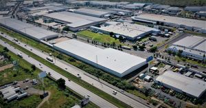 NAVE INDUSTRIAL DE 12,081 M2 EN RENTA EN QUERÉTARO