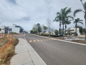 Terreno plano sobre la avenida principal en Lomas de Juriquilla !