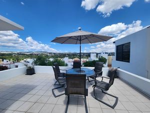 Bonita casa en privada con alberca en Cumbres del Lago !