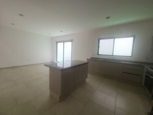 Amplia casa en renta en privada en Cumbres del Lago !