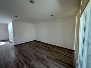 Amplia casa en venta en venta en Cumbres del Lago ! Precio de oportunidad!