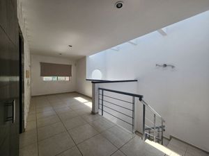 Amplia casa en venta en venta en Cumbres del Lago ! Precio de oportunidad!