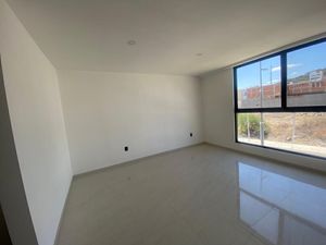 Estrena casa con doble altura y roof garden en Lomas de Juriquilla!