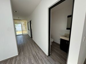 Amplia casa en venta en venta en Cumbres del Lago ! Precio de oportunidad!