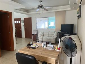 Casa en Venta en Las Lomas Residencial Alvarado