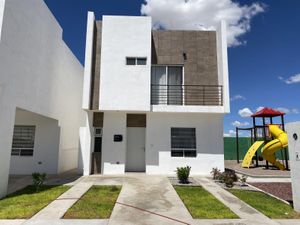 Casa en venta en José Emilio Pacheco, Municipio de Torreón, Coah.. La  Esmeralda Torreón, La Paz, Hamburguesas Y Costillas 