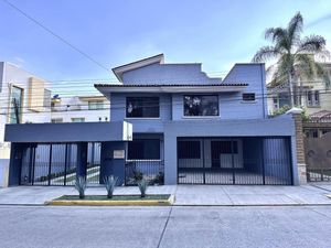 Casas en Av. Patria, Lomas del Valle, Zapopan, Jal., México, 45110