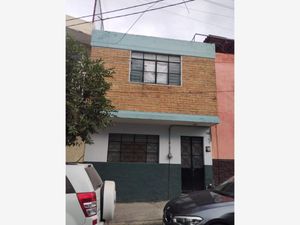 Casa en venta en JUAN JOSE BAZ 1032, Alcalde Barranquitas, Guadalajara,  Jalisco, 44270. Preparatoria 11, Centro Médico Nacional de Occidente IMSS,  San Juan de Dios