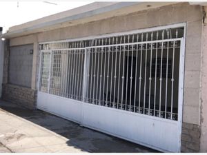 Casa en venta en Calzada Gómez Morin 608, Torreón Residencial, Torreón,  Coahuila de Zaragoza, 27268.