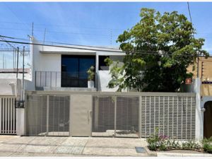 Casa en Venta en Jardines del Bosque Norte Guadalajara