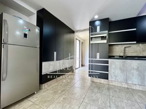 Casa en venta - Enorme jardín, diseño en una planta