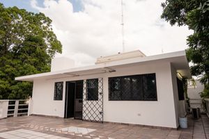 CASA EN RENTA PARA OFICINAS CORPORATIVAS EN MERIDA