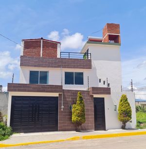 Casa en venta en Camino viejo a Tlacotepec, Capultitlán, Toluca, Estado De  México, 50260.