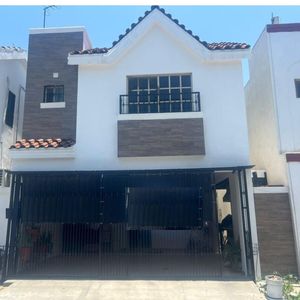 CASA EN VENTA  PRIVADA NOGALAR, SANI NICOLAS