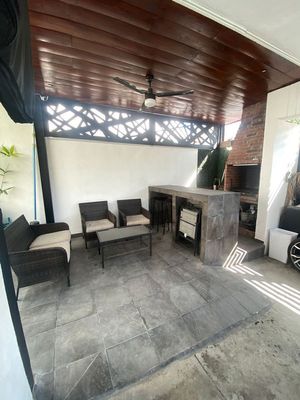 CASA CON ALBERCA EN ESQUINA, PRIVADA BORNEO, APODACA